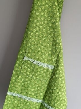 70s Green Floral Cotton Apron with Lace Trim